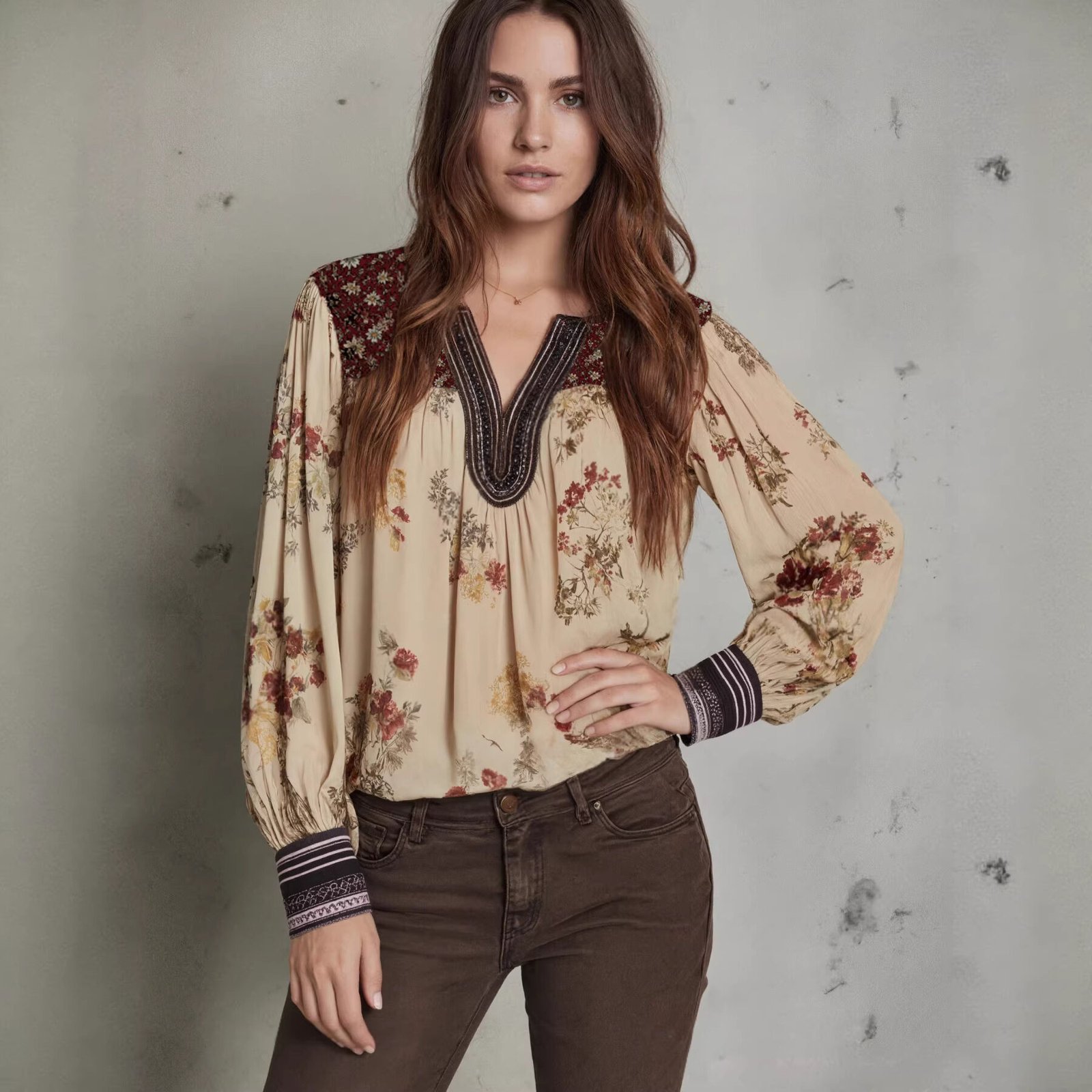 V-Neck Lace-Patchwork Long-Sleeve Floral Print Womens T-Shirt - Image 3