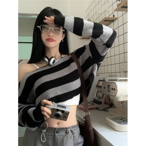Women's Retro Off-the-shoulder Short Striped Sweater - Image 4