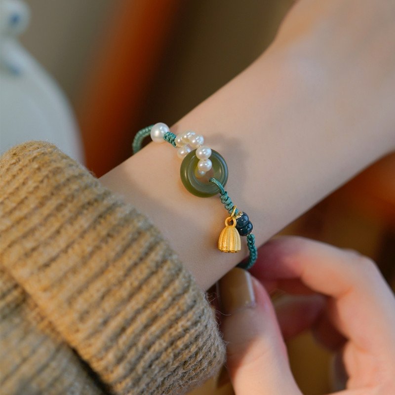 Round And Round Elegant Hotan Jade Pearl Hand Rope