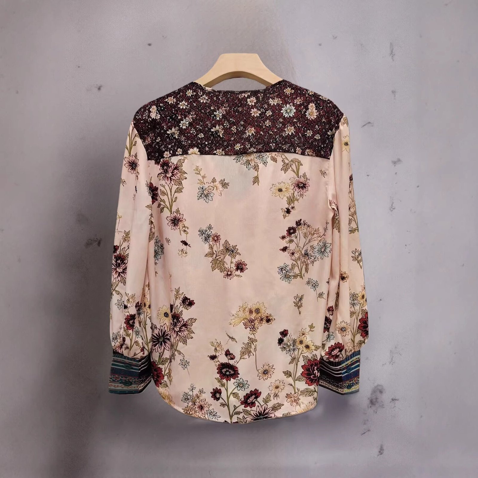 V-Neck Lace-Patchwork Long-Sleeve Floral Print Womens T-Shirt - Image 4