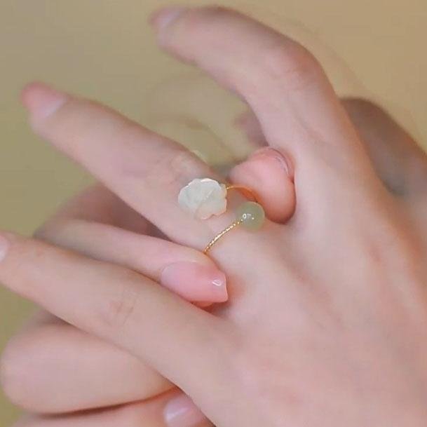 Design Sense White Rose Index Finger