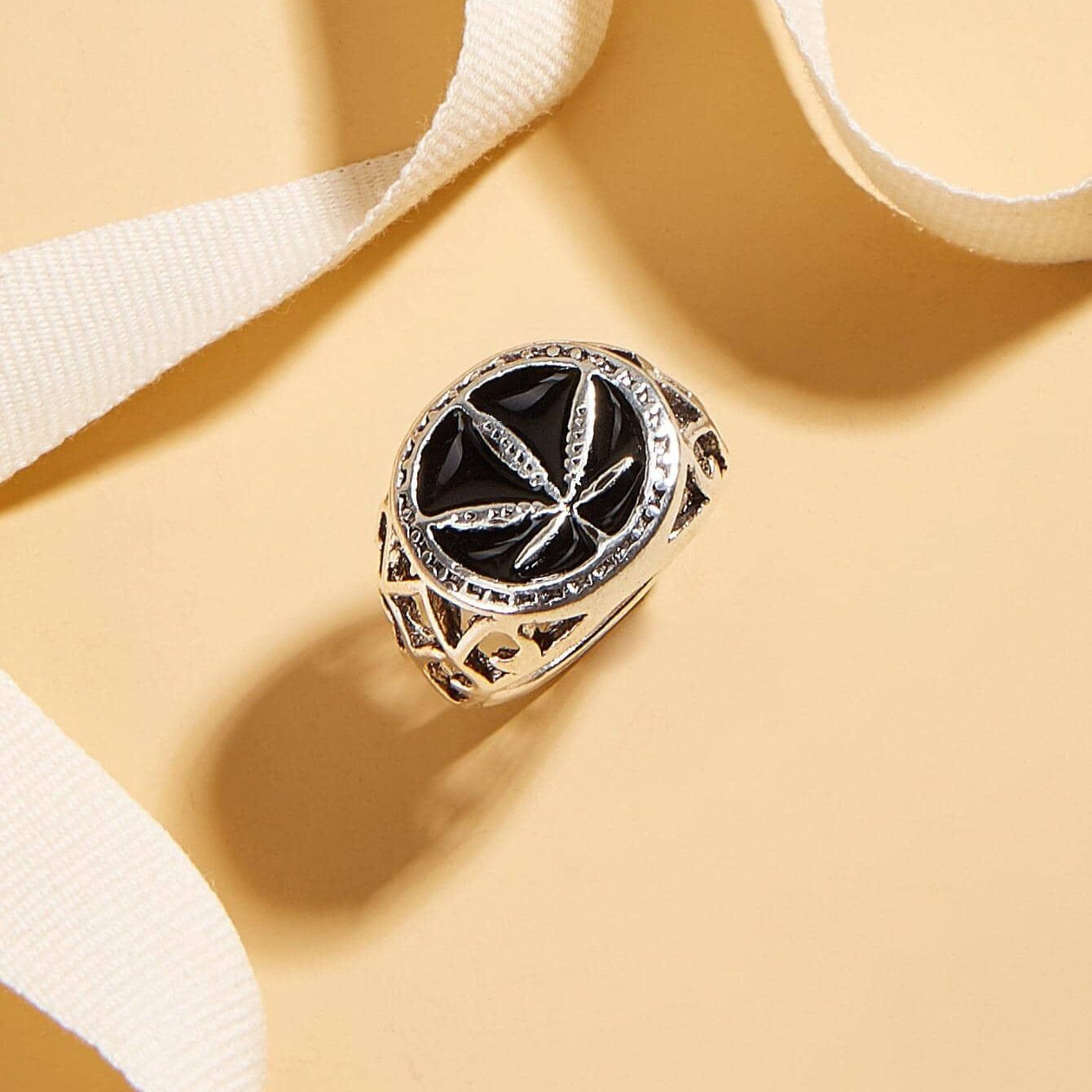 Vintage Maple Leaf Men's Fashion Ring - Image 4
