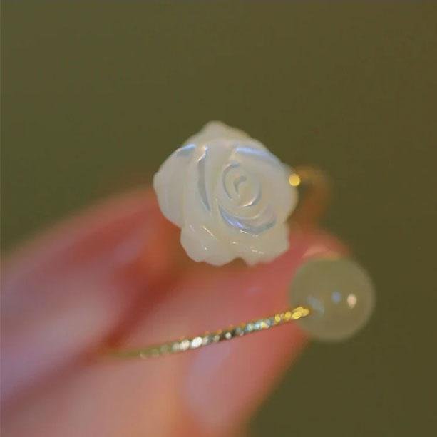 Design Sense White Rose Index Finger - Image 2