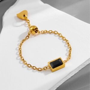Fashionable And Elegant Green Square-cut Diamond Ring