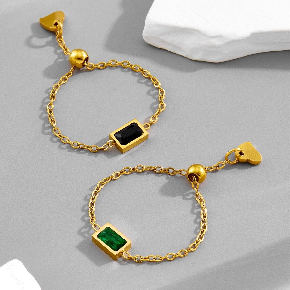 Fashionable And Elegant Green Square-cut Diamond Ring - Image 2