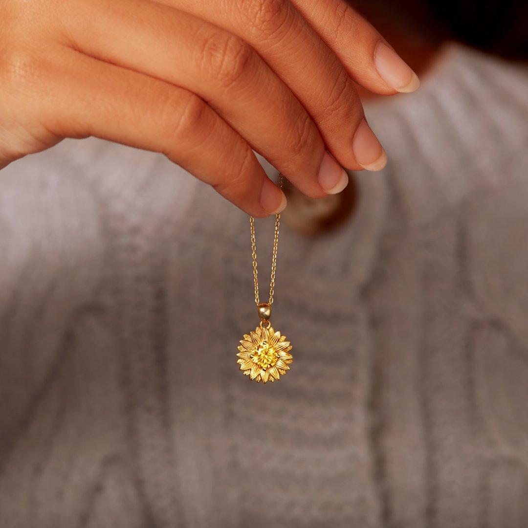 Women's European And American Simple Sunflower Pendant Necklace - Image 4